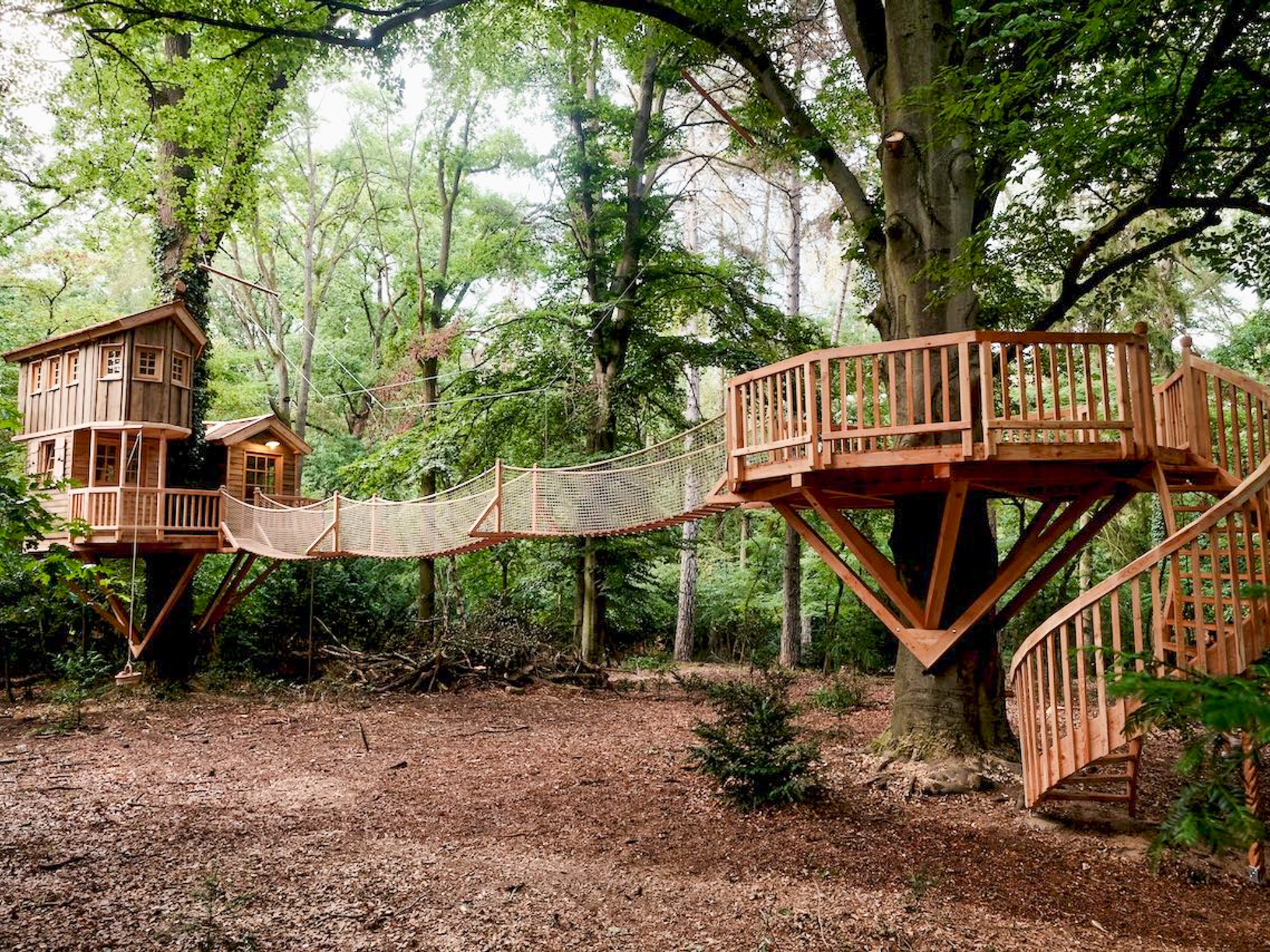 Baumhaus Hängebrücke Wendeltreppe - Wunderschön