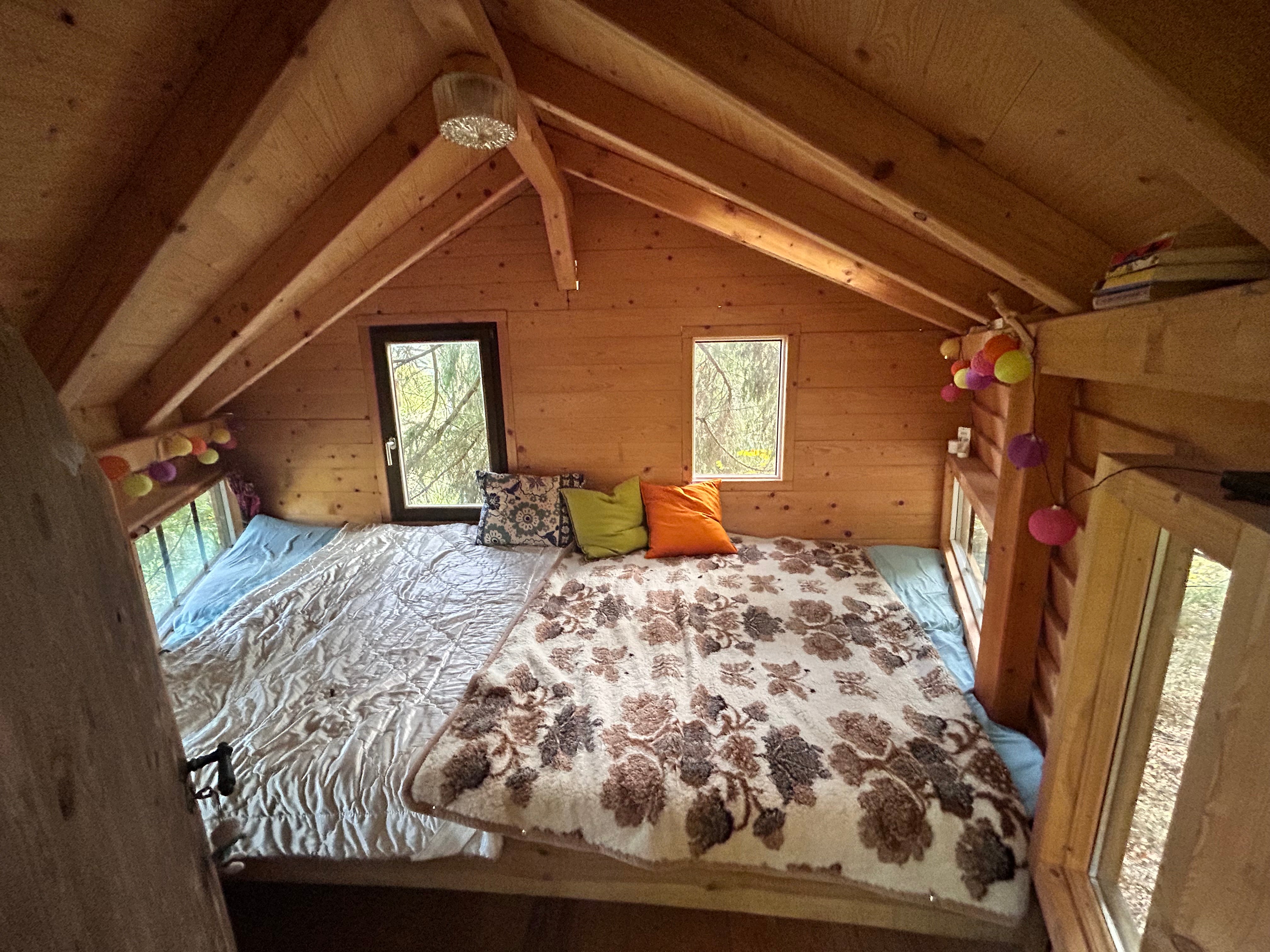 Baumhaus Innenraum Schlafzimmer