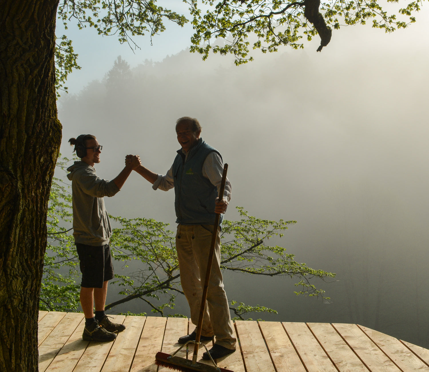 happy treehouse builders on magic jungle platform