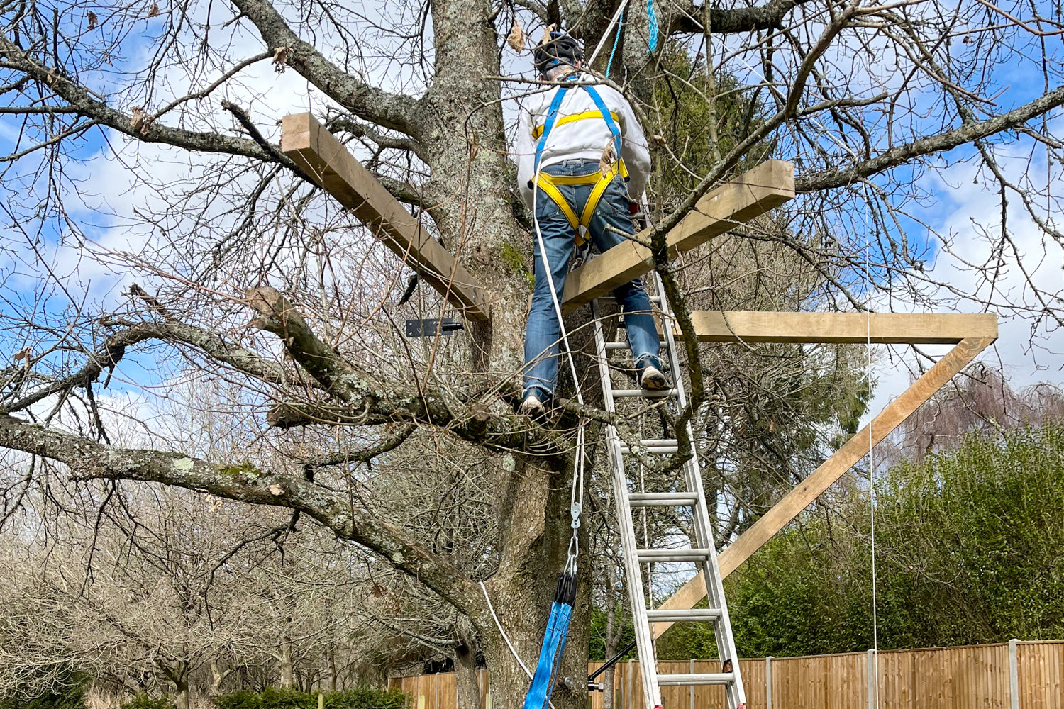 Baumhaus Plattform DIY – Anleitung Baumplattform im Garten sicher einfache Befestigung  mit GTS Baumschrauben Bolzen