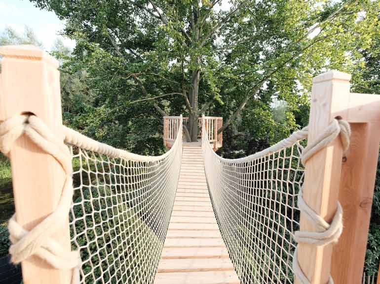 Hängebrücke Befestigung am Baum Baumhaus